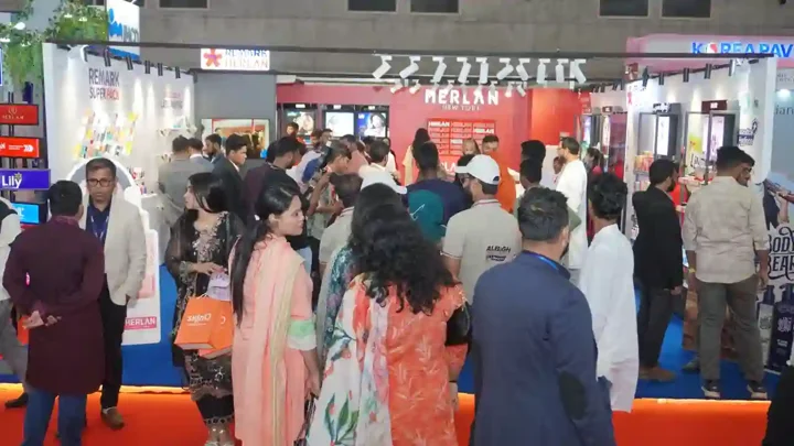 কসমেটিকার দ্বিতীয় দিনে রিমার্কের প্যাভিলিয়নে উপচেপড়া ভিড়