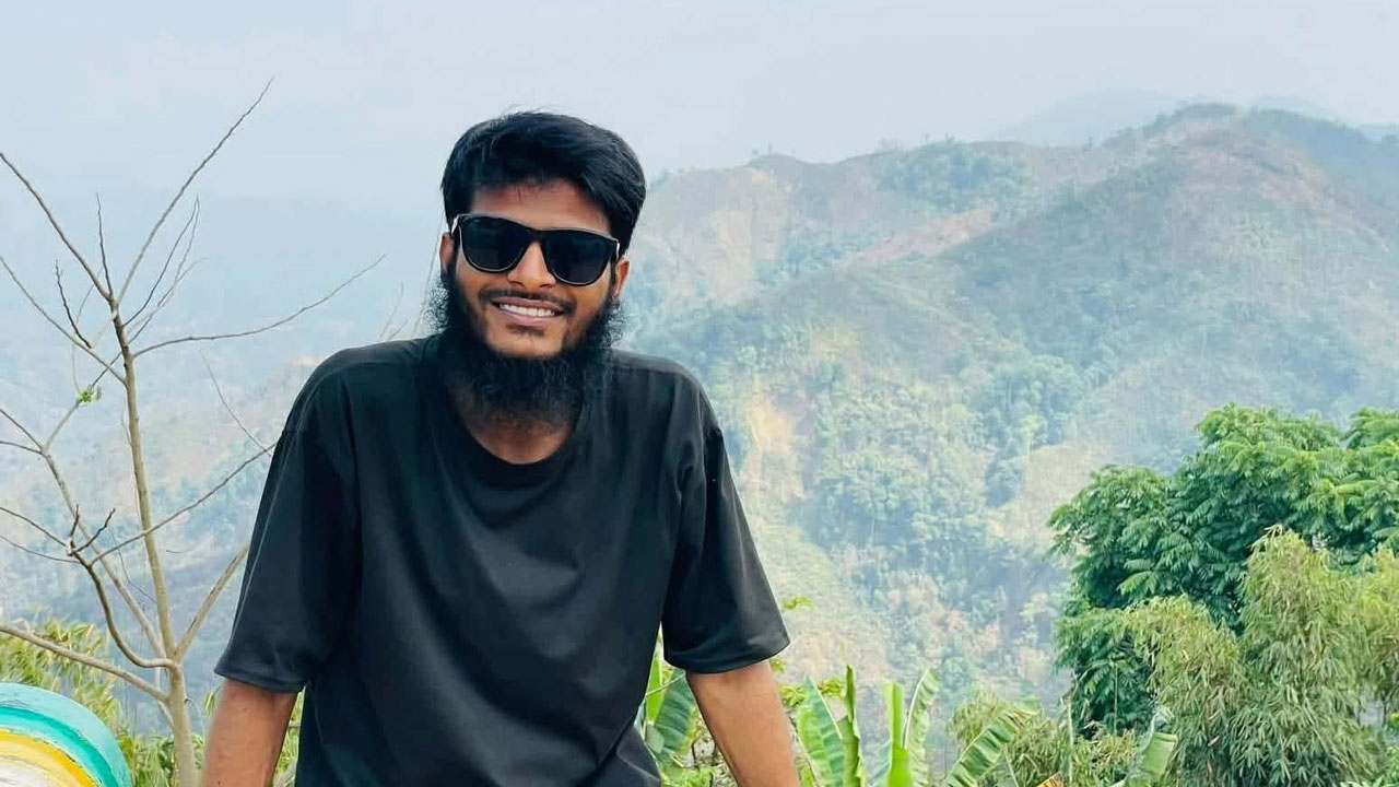 সংবাদ প্রকাশ করায় সাংবাদিকের বিরুদ্ধে চাঁদা দাবির অভিযোগ রাবি অধ্যাপকের