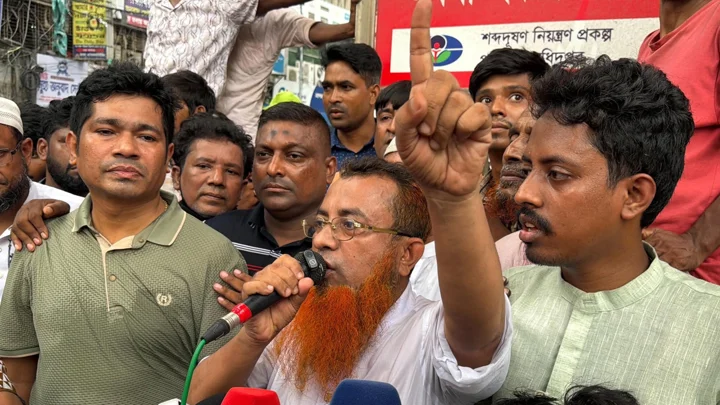 সরকারকে ৪৮ ঘণ্টার আলটিমেটাম অটোরিকশা চালকদের