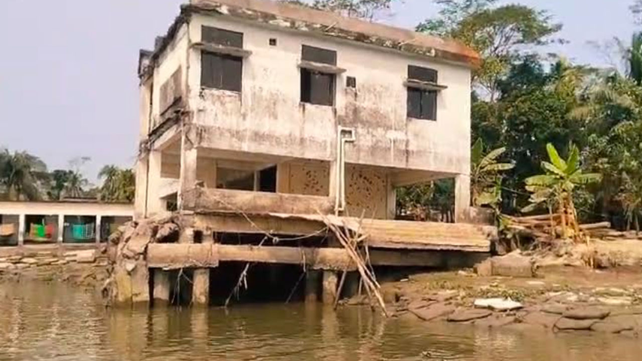 দেউরি সরকারি প্রাথমিক বিদ্যালয় কাম সাইক্লোন শেল্টার। ছবি: এশিয়া পোস্ট