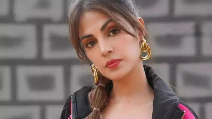 নিজের জীবনের তিক্ত সত্যের কথা তুলে ধরলেন রিয়া