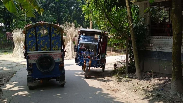 দেড় কিলোমিটার সড়কে ১৪ বাঁক, নেই সতর্কীকরণ চিহ্ন