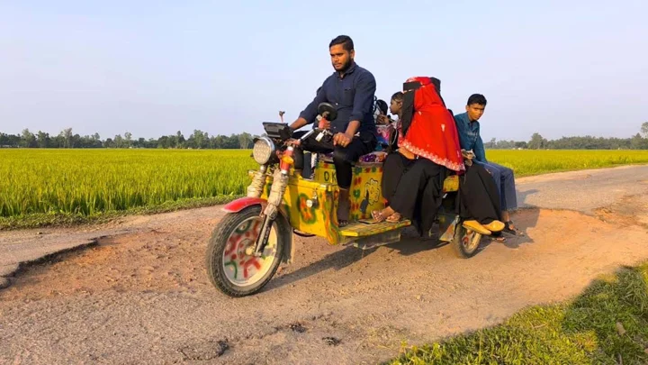 ডিমলায় মতির বাজার-খগারহাট সড়কের বেহাল দশা