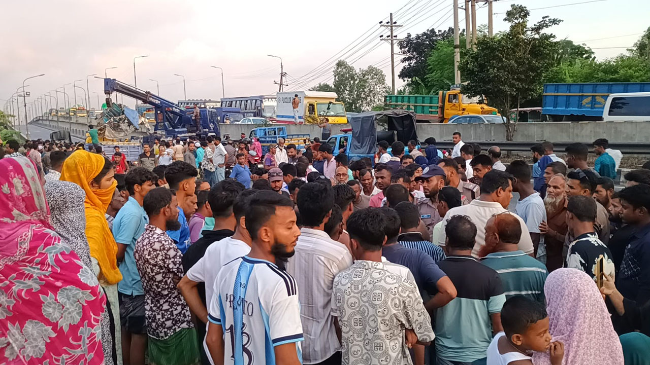 ঢাকা-টাঙ্গাইল মহাসড়কে পৃথক দুর্ঘটনায় নিহত ৩
