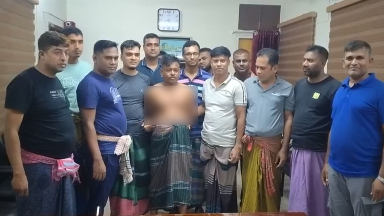 কৃষক-ভ্যানচালকের ছদ্মবেশে ডাকাত দলের মূলহোতাকে ধরল পুলিশ