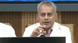 ট্রেনের ভাড়া এখনই বাড়বে কি না জানালেন রেলমন্ত্রী