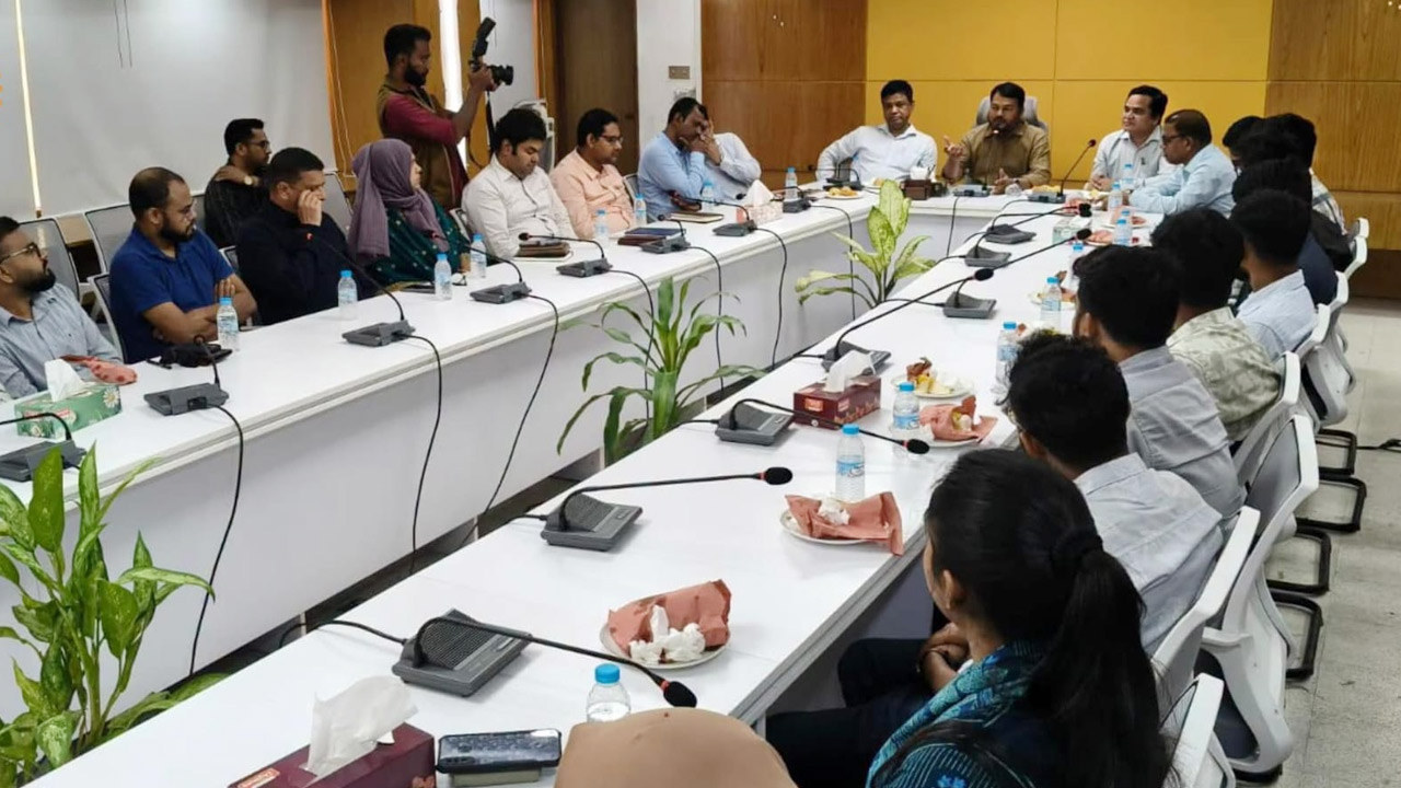 প্রশাসকের উদ্যোগে রাসিকে ইন্টার্নশিপের সুযোগ পেলেন রুয়েটের ১৮ শিক্ষার্থী
