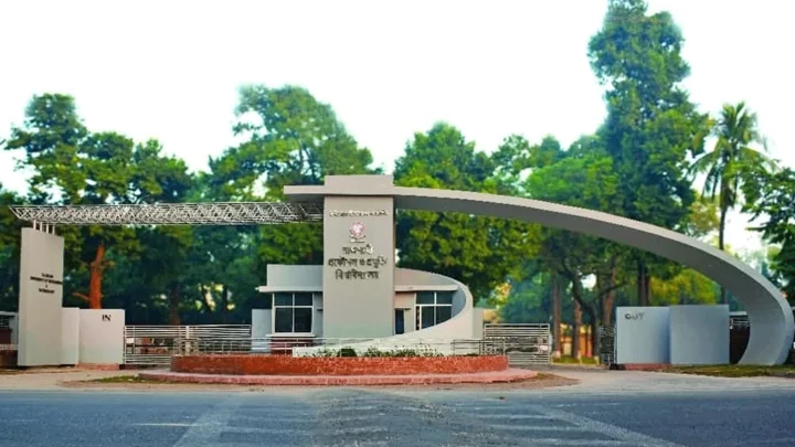 ‎রুয়েট শিক্ষার্থীকে বাসে যৌন হয়রানি, স্টাফ চাকরিচ্যুত