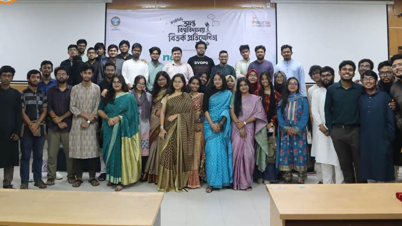 রুয়েটে আন্তঃবিশ্ববিদ্যালয় বিতর্ক প্রতিযোগিতায় চ্যাম্পিয়ন চবি