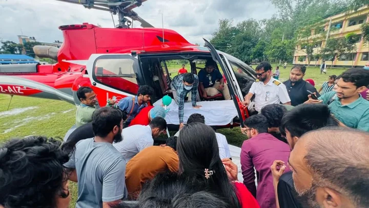 দুর্ঘটনায় আহত শিক্ষার্থীকে এয়ার অ্যাম্বুলেন্সে ঢাকায় পাঠাল রুয়েট প্রশাসন