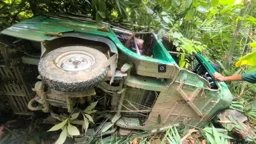 সাজেকে নিয়ন্ত্রণ হারিয়ে খাদে মাহিন্দ্রা, আহত ৩ পর্যটক