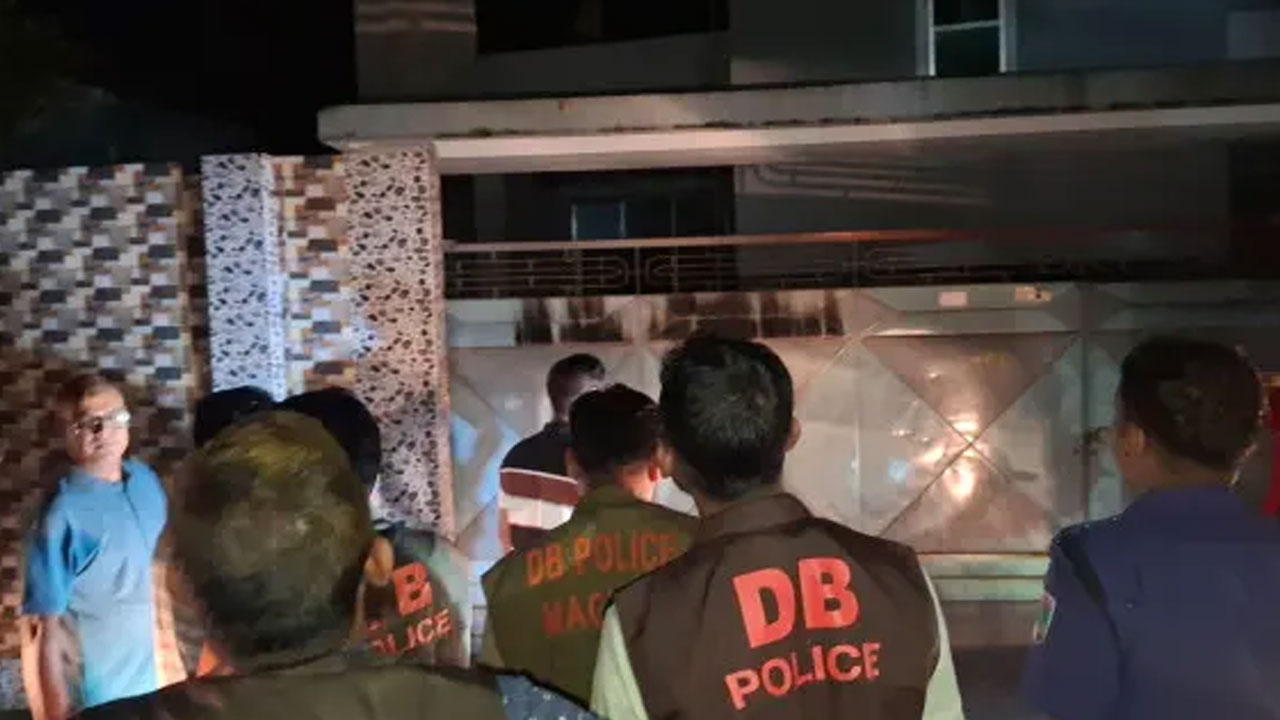 মাগুরায় সাকিব আল হাসানের বাড়িতে হামলা-ভাঙচুর