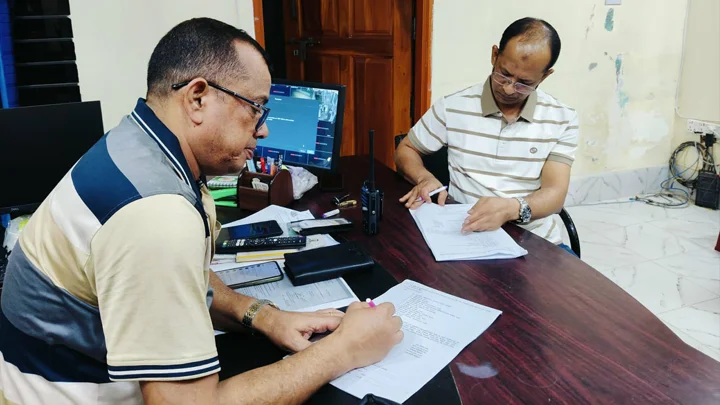 জটিলতা শেষে দায়িত্ব বুঝে নিলেন সাপাহার থানার নতুন ওসি