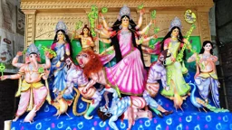 মাটি-খড় নয়, সাড়ে ৫ হাজার ককশিটে দুর্গাপ্রতিমা