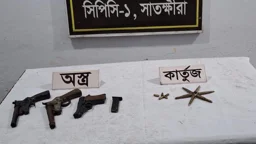 সাতক্ষীরায় র্যাবের অভিযানে তিনটি অস্ত্র ও গুলি উদ্ধার, গ্রেপ্তার ১
