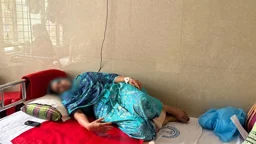 সাভারে তীব্র যানজটে সড়কেই সন্তান প্রসব করলেন নারী
