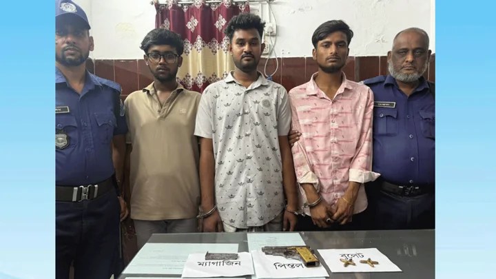 সাভারে বিদেশি পিস্তল ও গুলিসহ গ্রেপ্তার ৩