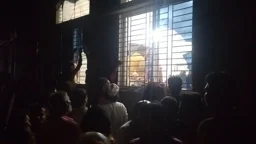 শিক্ষার্থীকে ধর্ষণচেষ্টার অভিযোগে মাদ্রাসায় ভাঙচুর, শিক্ষক পলাতক
