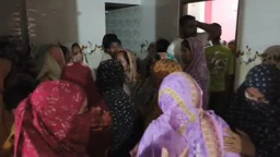নির্মাণাধীন বাড়ির ছাদে প্রবাসীর স্ত্রীর মরদেহ, গলায় আঘাতের চিহ্ন