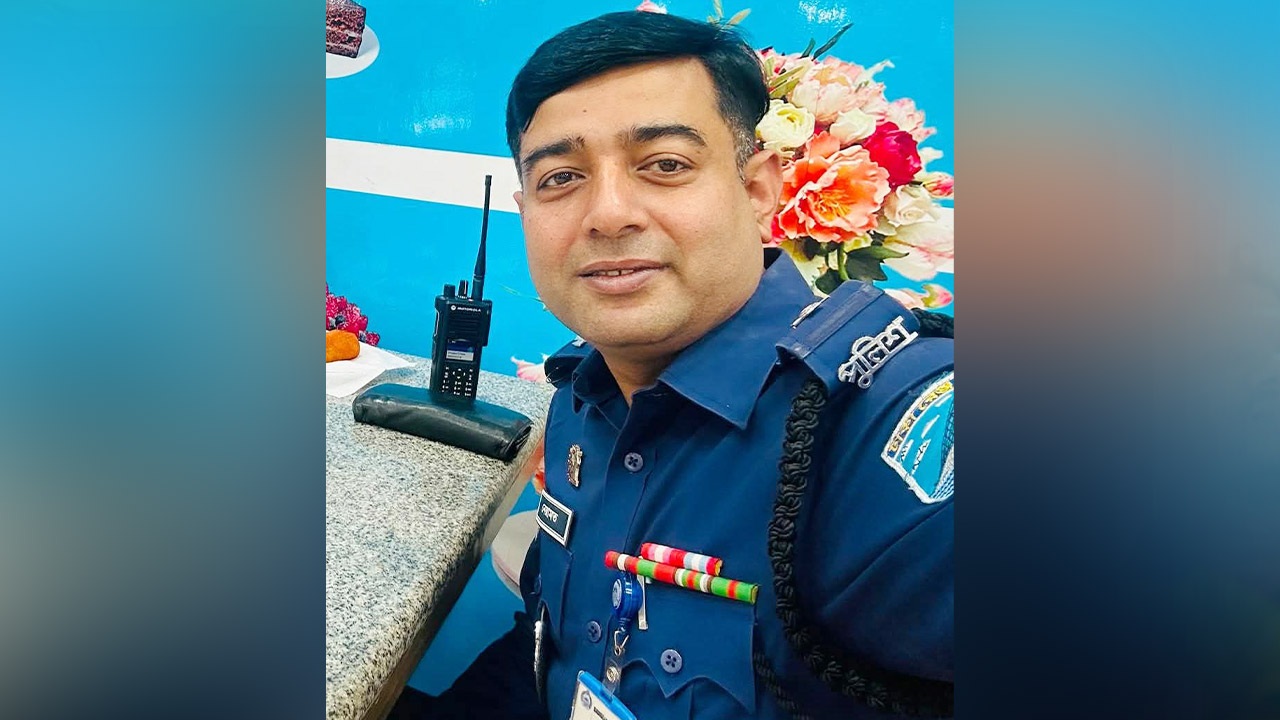 এশিয়া পোস্টে সংবাদ প্রকাশের পর আইফোন ঘুষ নেওয়া সেই এসআই প্রত্যাহার