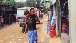 সাড়ে ১২ হাজার টাকা বেতন রমজানের, গ্যাস কিনতেই খরচ ২৩০০