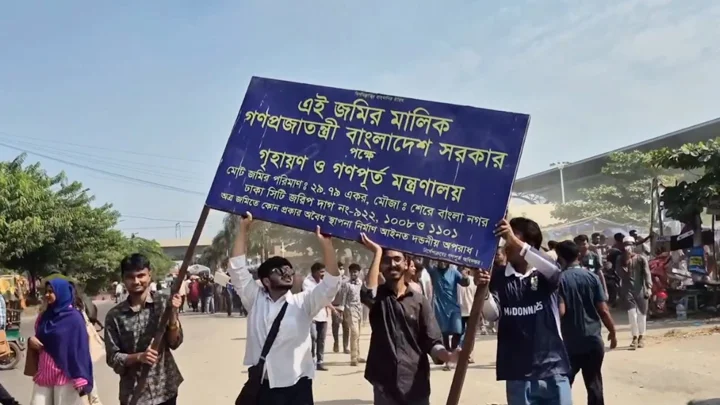 গবেষণা মাঠ পুনরুদ্ধারে ফের আন্দোলনে শেকৃবি শিক্ষার্থীরা, ক্লাস-পরীক্ষা বর্জনের ডাক