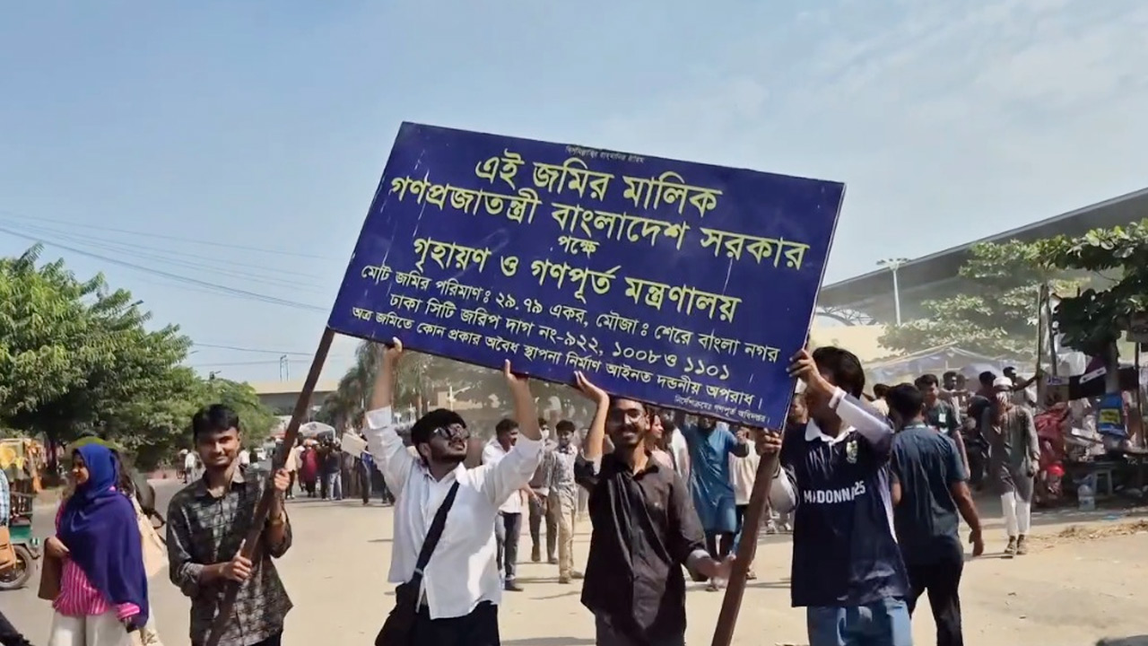 গবেষণা মাঠ পুনরুদ্ধারে ফের আন্দোলনে শেকৃবি শিক্ষার্থীরা, ক্লাস-পরীক্ষা বর্জনের ডাক