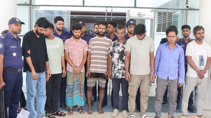 হাটহাজারীতে অস্ত্রসহ ডেভিড ইমনের ৭ সহযোগী গ্রেপ্তার