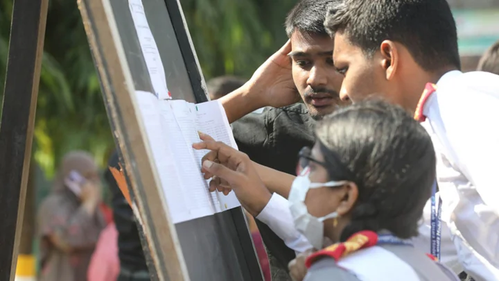 জিপিএ-৫ পেয়েও কলেজ পেল না ২২০৫ শিক্ষার্থী