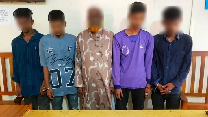 শ্যামলী হাউজিংয়ে বাড়িতে হামলা-ভাঙচুর, গ্রেপ্তার ৫