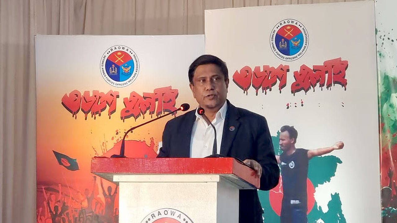 সশস্ত্র বাহিনীকে দলীয় হাতিয়ার হতে দেওয়া হবে না: প্রতিরক্ষা উপদেষ্টা