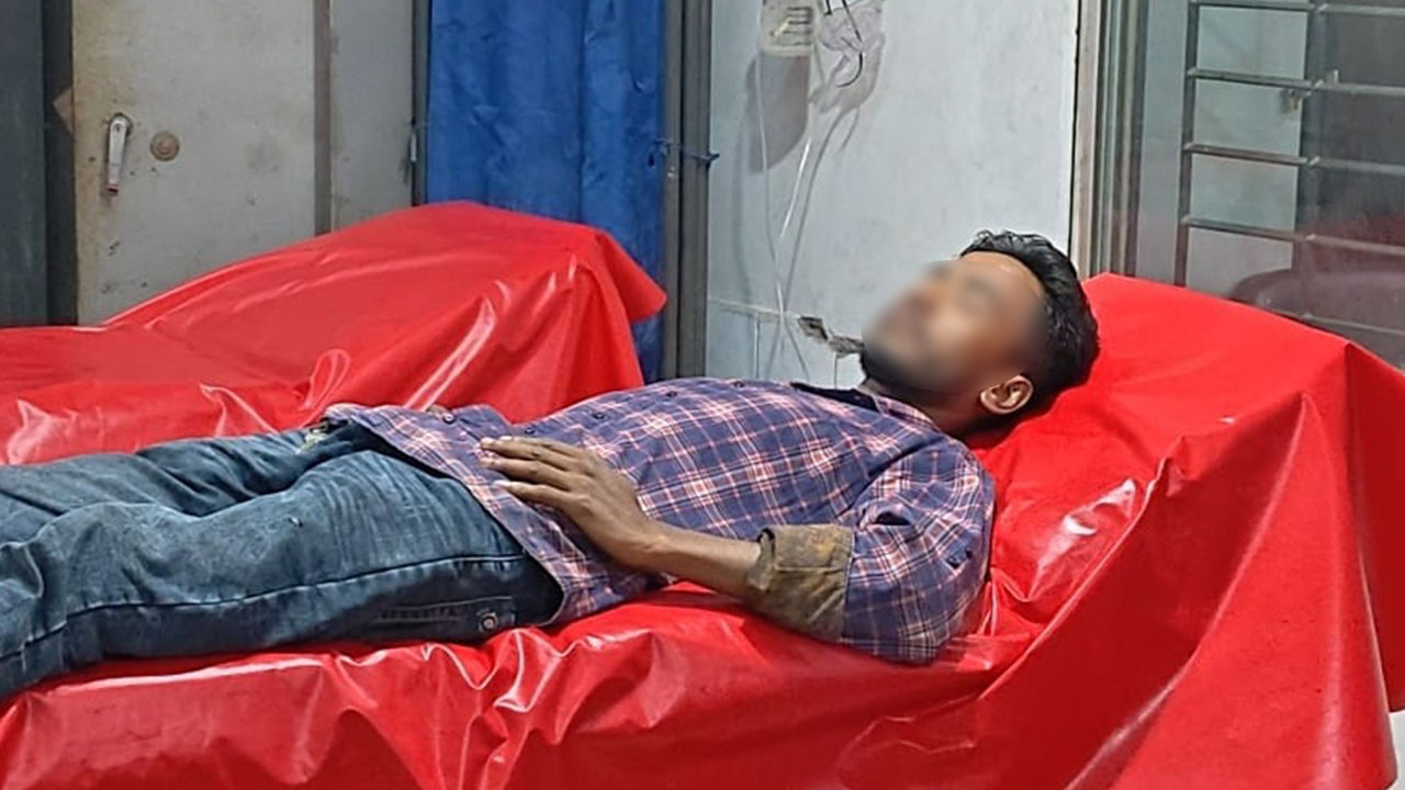 ‘তুই ফ্যাসিস্ট’ বলেই বিএনপি কর্মীকে এলোপাতাড়ি কিল-ঘুষি