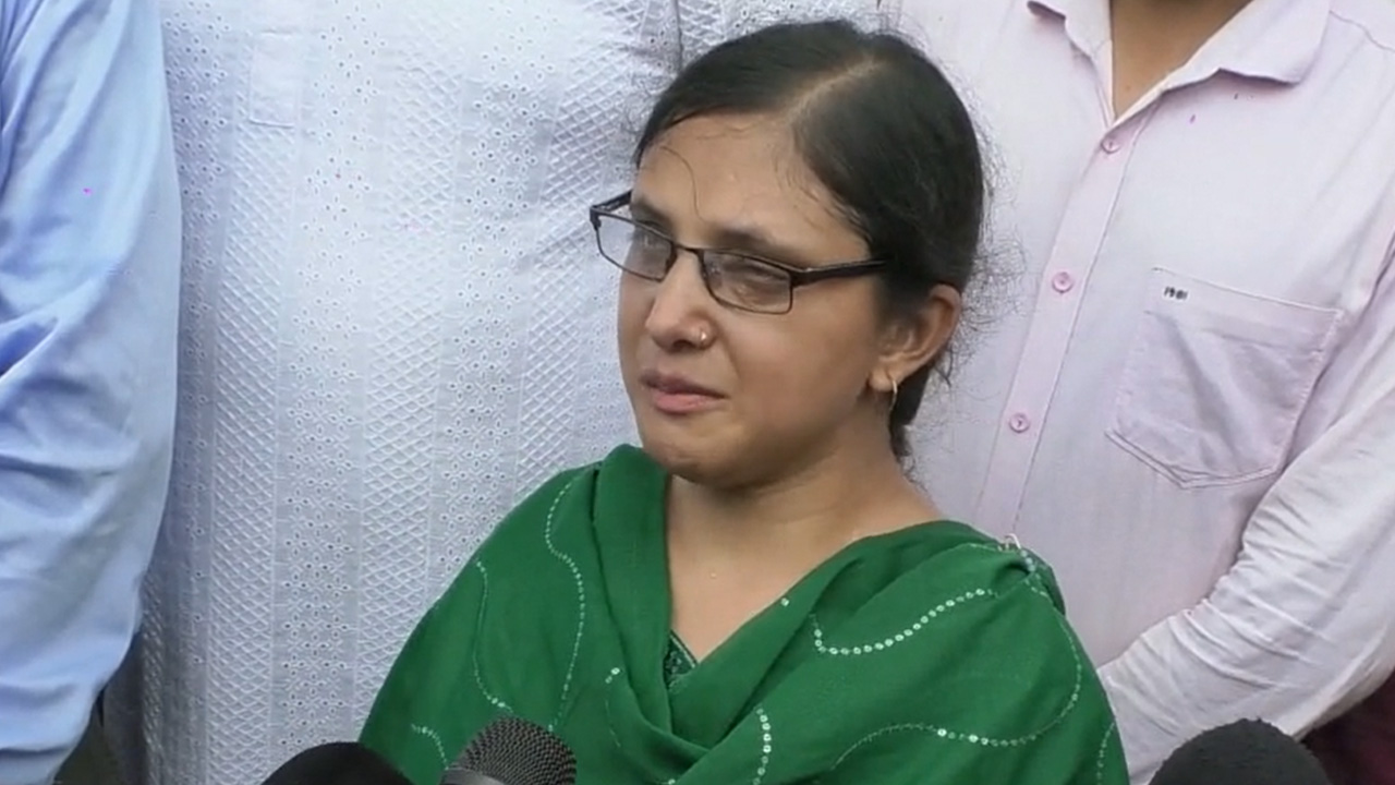 স্বাস্থ্যমন্ত্রীর তাৎক্ষণিক সিদ্ধান্তে চাকরি পাচ্ছেন দৃষ্টিপ্রতিবন্ধী শারমিন