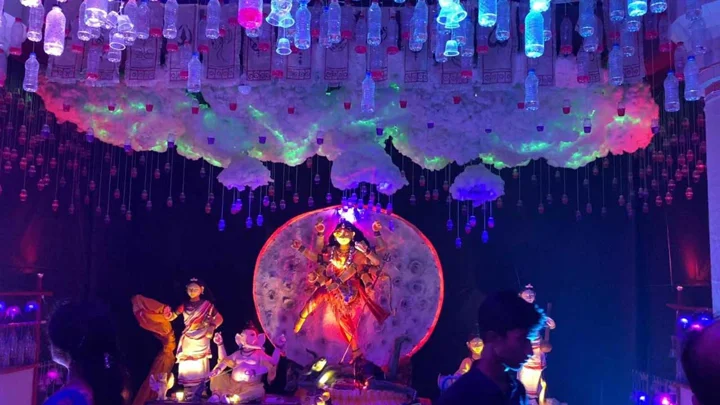 ৬ হাজার প্লাস্টিক বোতলে ব্যতিক্রমী পূজামণ্ডপ, দর্শনার্থীদের ভিড়