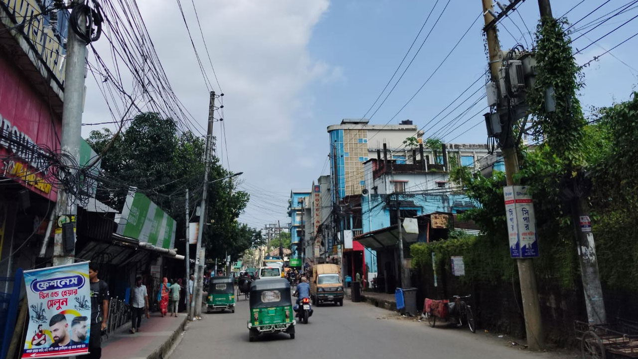 সিলেটে তীব্র গরমে ঘণ্টার পর ঘণ্টা লোডশেডিং