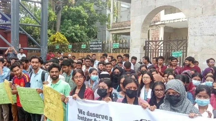 শাবিপ্রবির অধিভুক্তির দাবিতে সিলেট ইঞ্জিনিয়ারিং কলেজের শিক্ষার্থীদের বিক্ষোভ