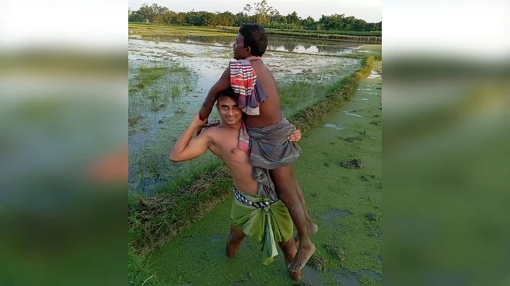 কৃষকবেশে আসামি ধরলেন পুলিশ সদস্য