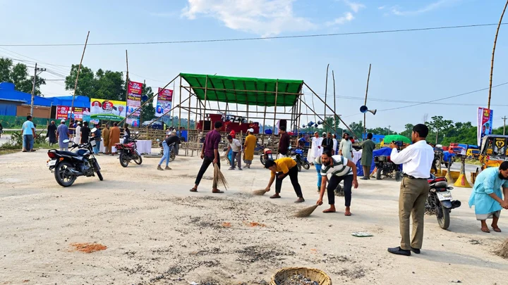 ১১ দলের লংমার্চের নিরাপত্তায় হাটিকুমরুল এলাকায় ৫০০ পুলিশ মোতায়েন