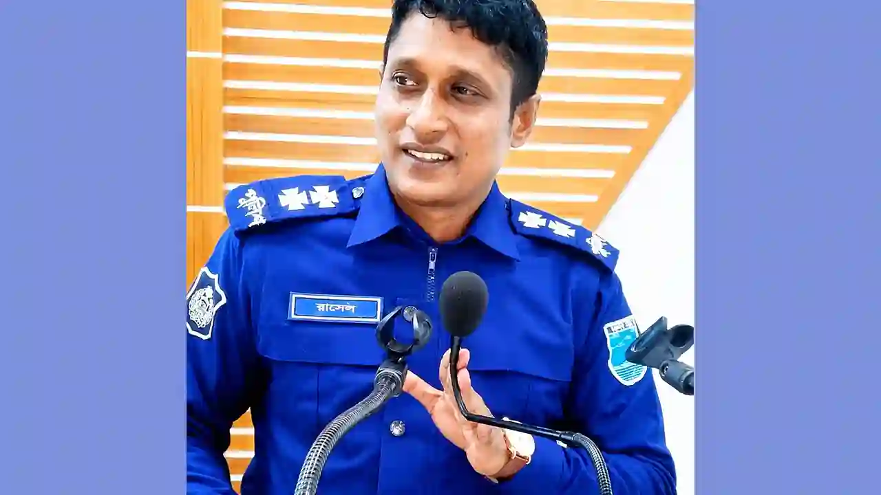 ফল বিক্রেতার মোবাইল চুরির অভিযোগে আজমিরীগঞ্জের এসআই ক্লোজ