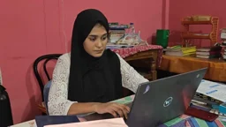 উচ্চারণের সমস্যা জয় করে মিমিক্রিতে তাক লাগালেন আয়েশা