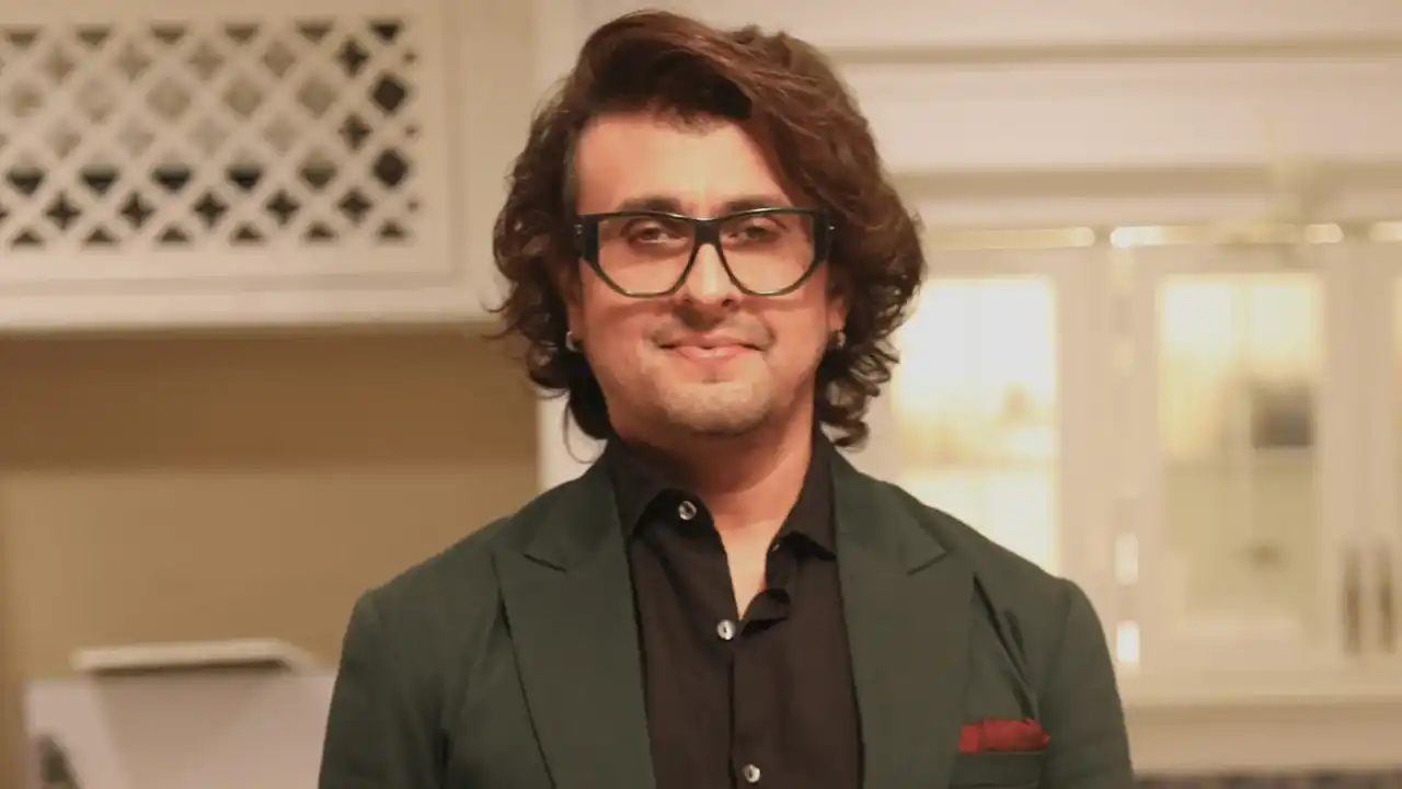 নীরব থেকে তোপের মুখে সোনু নিগম