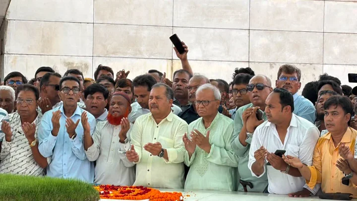 জিয়াউর রহমানের মাজারে শ্রদ্ধা জানালেন জহির উদ্দিন স্বপন