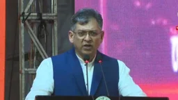 প্রতিবেশী দেশের ভরসায় ক্ষমতায় থাকার রাজনীতিতে বিশ্বাস করি না: স্বরাষ্ট্রমন্ত্রী