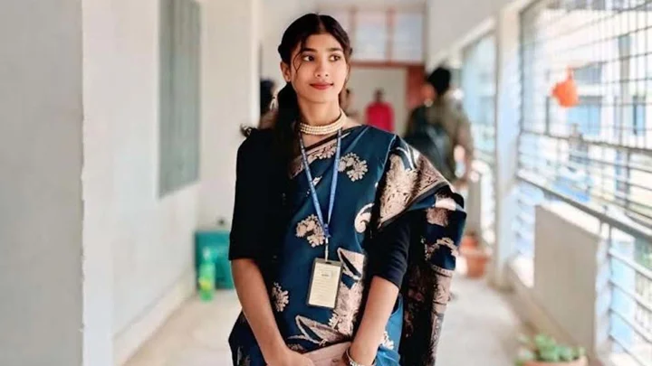 পড়ার টেবিলে মিলল চিরকুট, বাড়ির পেছনে ঝুলছিল ছাত্রী