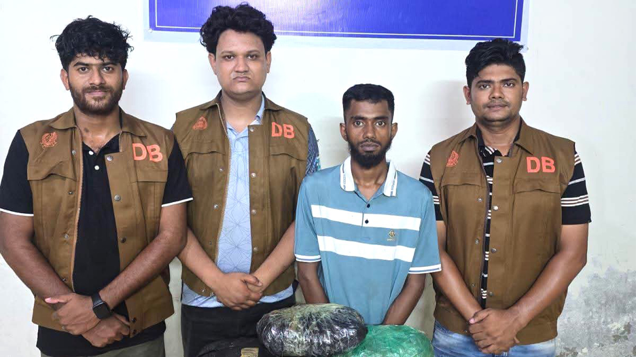 মুন্সীগঞ্জে পাঁচ কেজি গাঁজাসহ সুমন গ্রেপ্তার
