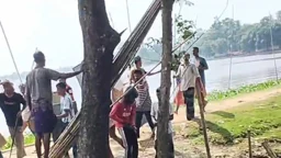 আগ্নেয়াস্ত্র হাতে দুই যুবকের মহড়া, ফাঁকা গুলি ছোড়ার অভিযোগ