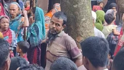 মাকে দা দিয়ে কুপিয়ে হত্যার পর পালাচ্ছিলেন ছেলে