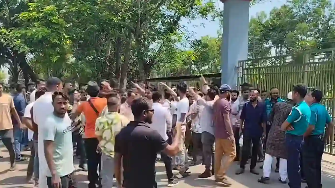 সিলেটে ফ্যামিলি কার্ডের জনবল নিয়োগে অনিয়মের অভিযোগ, ইউএনওর কার্যালয়ে তালা