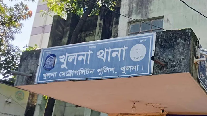 ‘জয় বাংলা’ স্লোগান দিয়ে বিএনপি নেতার বাড়িতে হামলা-গুলি