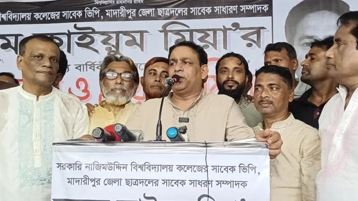 প্রধানমন্ত্রীকে বিতর্কিত করলে জনগণ মেনে নেবে না: খোকন তালুকদার